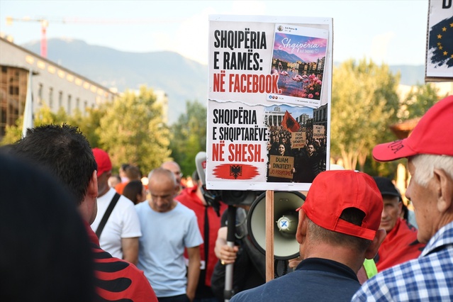 Arnavutluk’ta Trump bağlantılı turizm projesi protestoları sürüyor