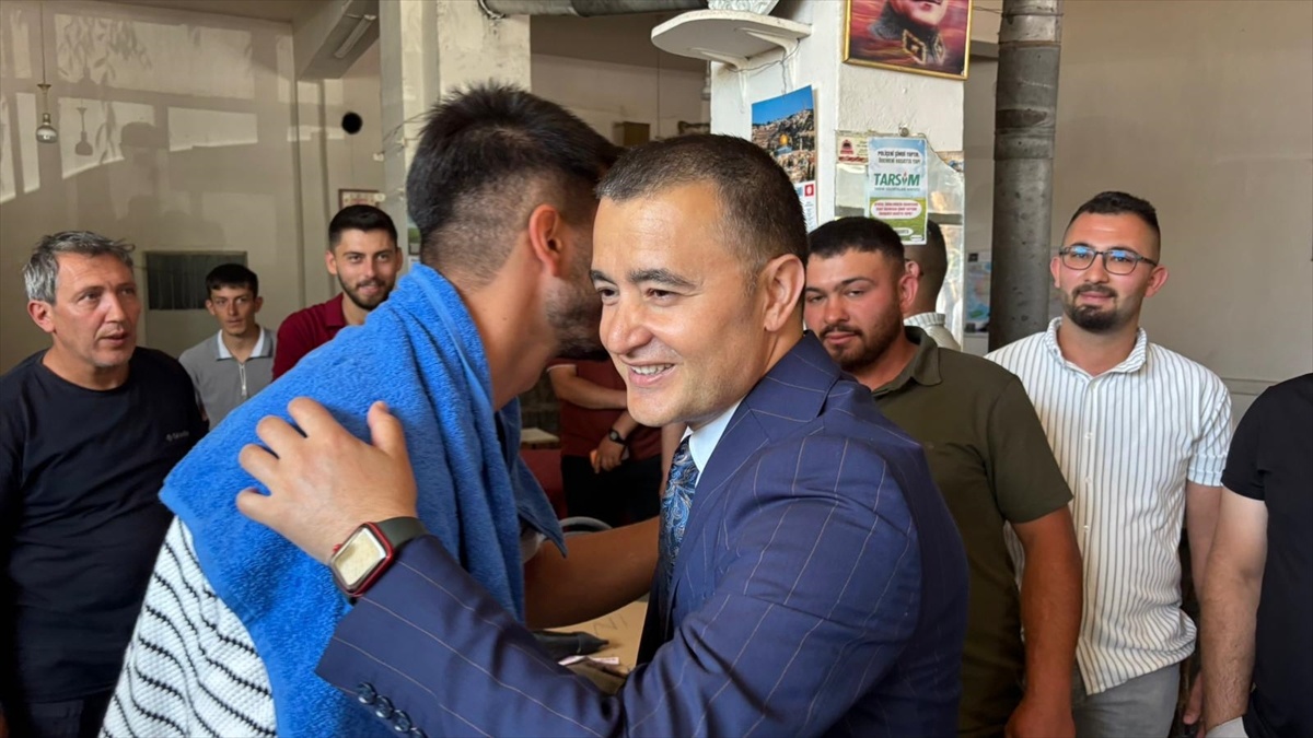 Kaymakam Bilici köyde damat tıraşına katıldı