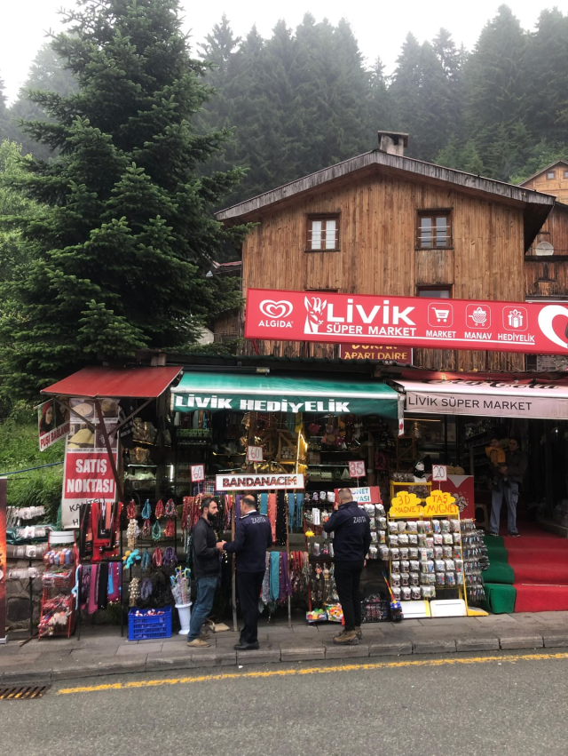Ayder'de kaldırımlar yayalara kaldı