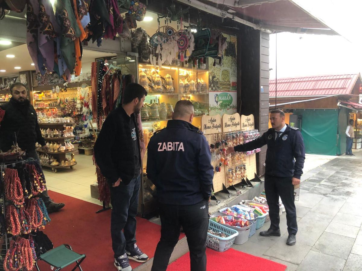 Ayder\'de kaldırımlar yayalara kaldı