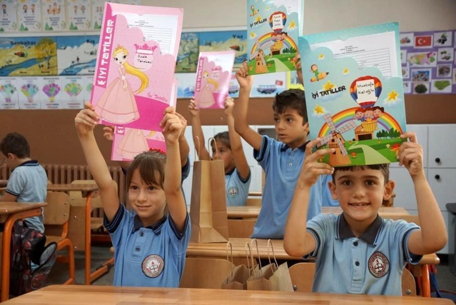Aydın’da 190 Bin Öğrenci Karnelerini Aldı