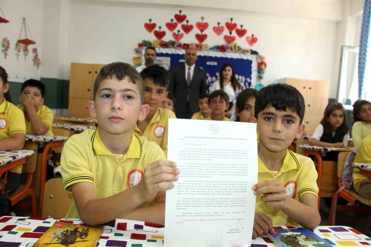 Bakan Tekin, Öğrencilere Mektup Gönderdi