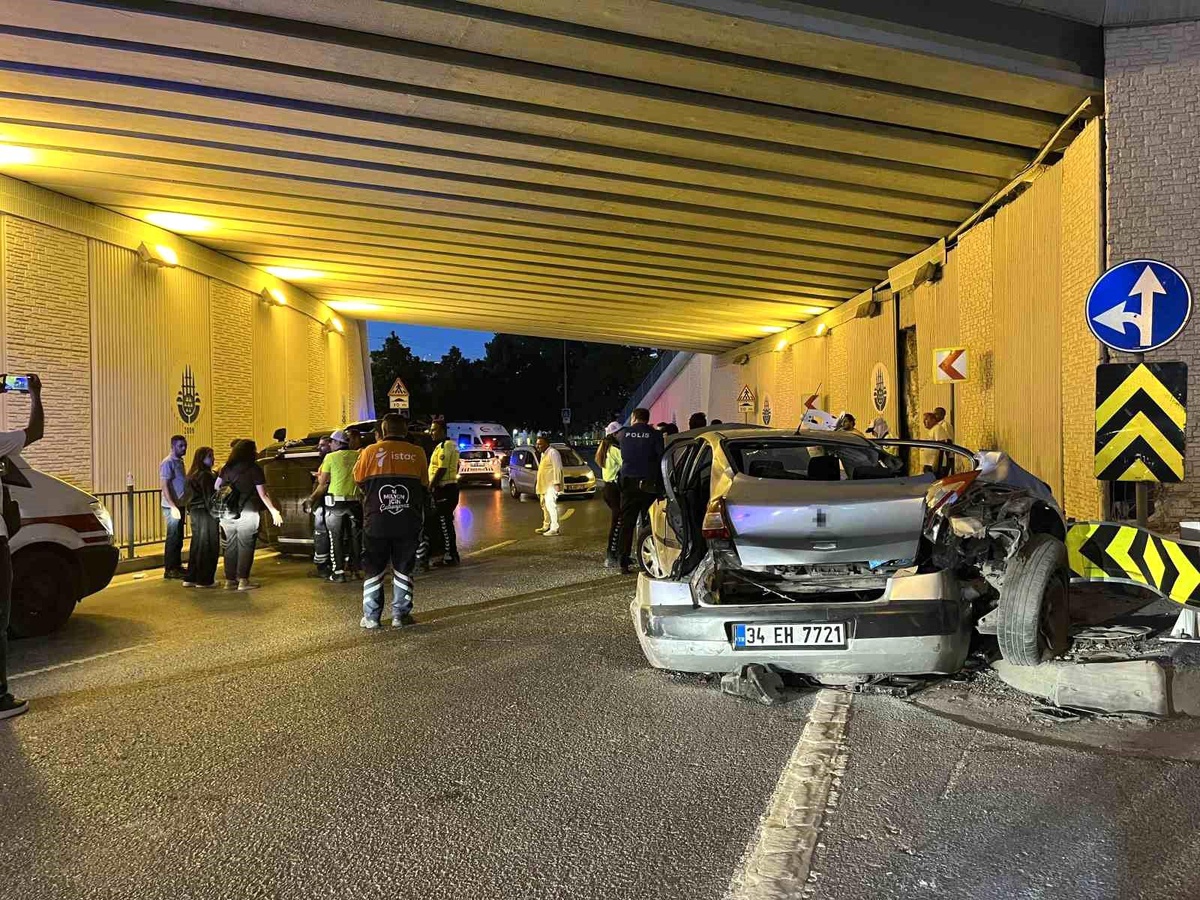 Bakırköy\'de Trafik Kazası: 5 Yaralı