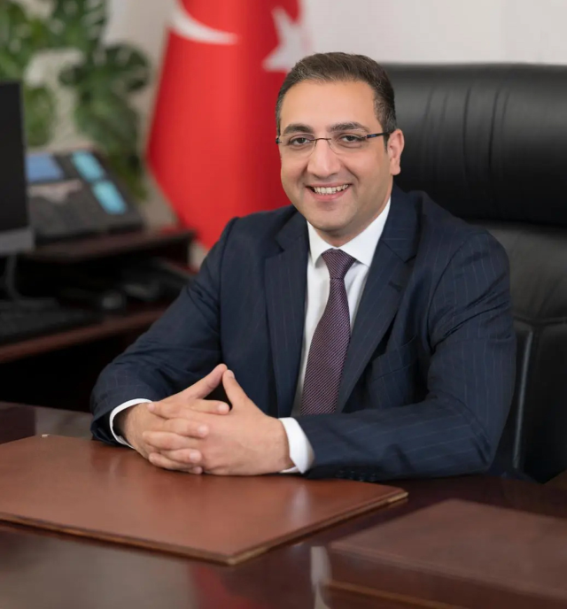 Bal&ccedil;ova Belediyesi'ne operasyon! Başkan Onur Yiğit dahil &ccedil;ok sayıda g&ouml;zaltı var