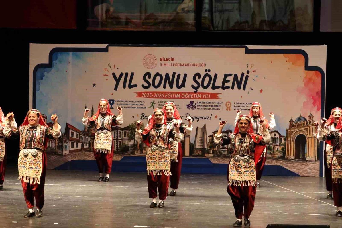 Bilecik\'te Eğitim Başarı Ödülleri Coşkuyla Dağıtıldı