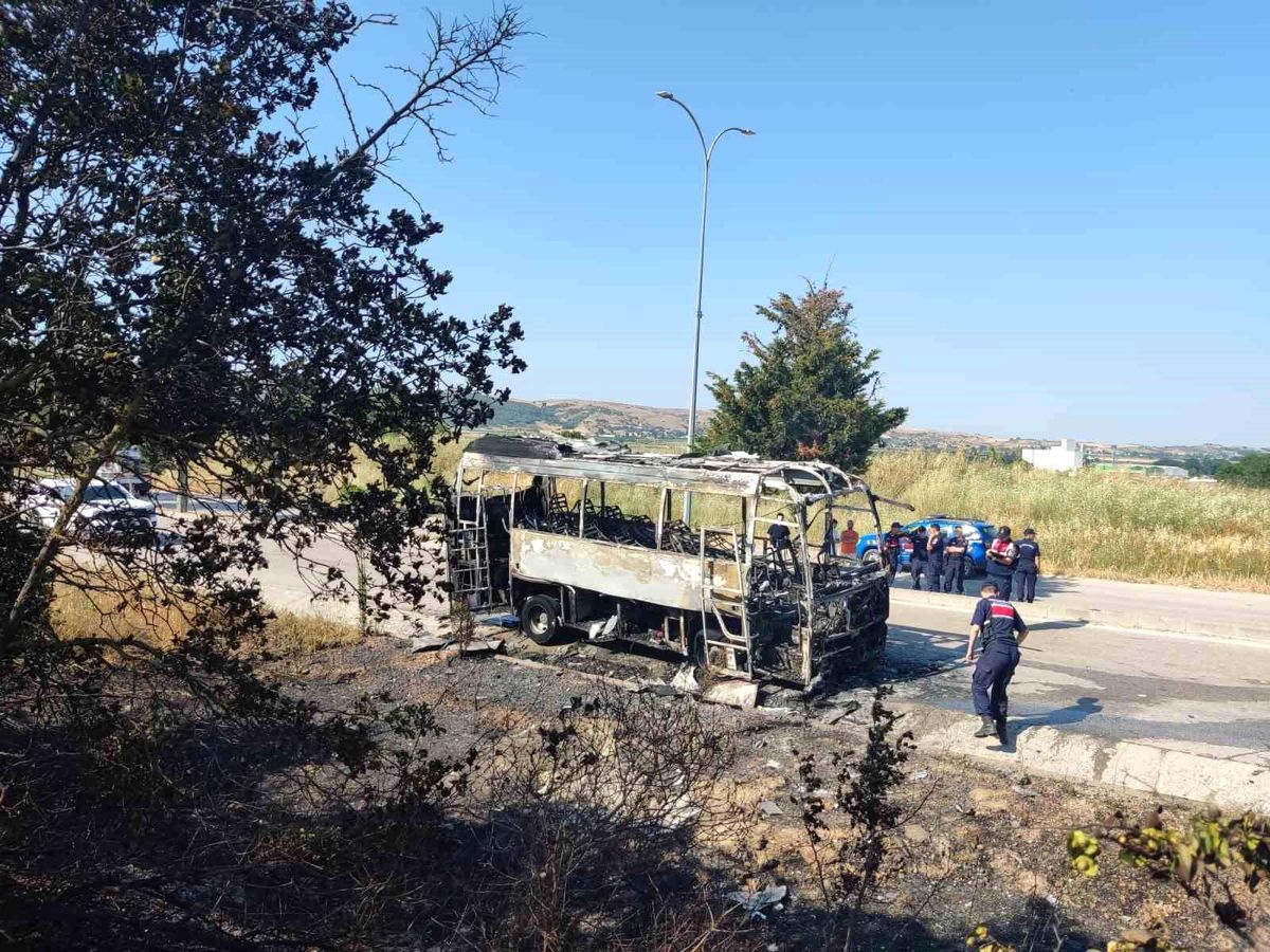 Bursa\'da Servis Otobüsü Yangını
