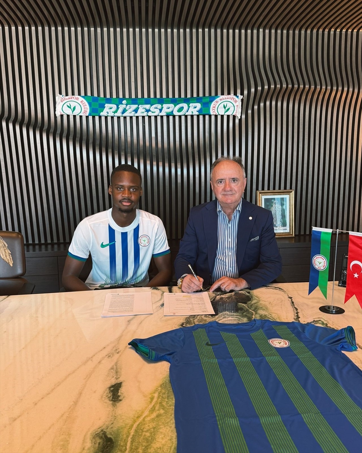 Çaykur Rizespor, Siaka Bakayoko\'yu Transfer Etti