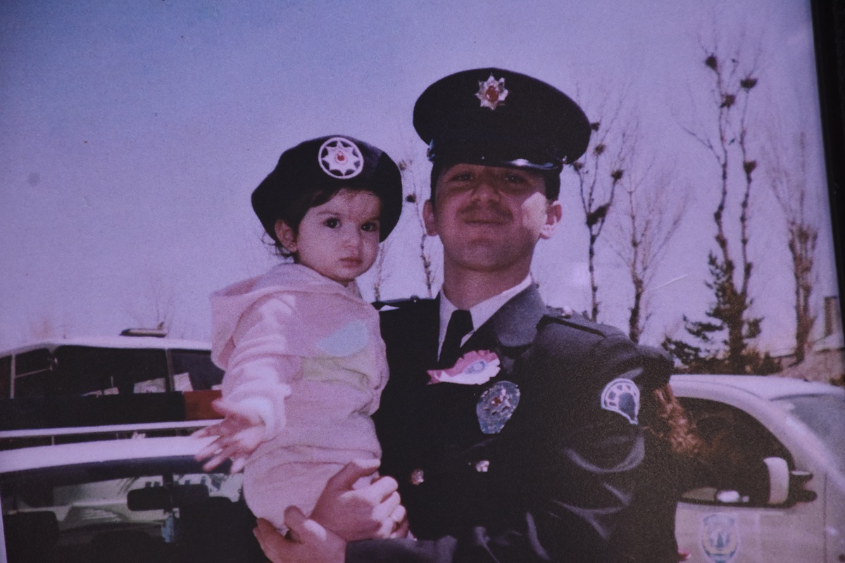 Deprem şehidi polisin kızı mezun oldu
