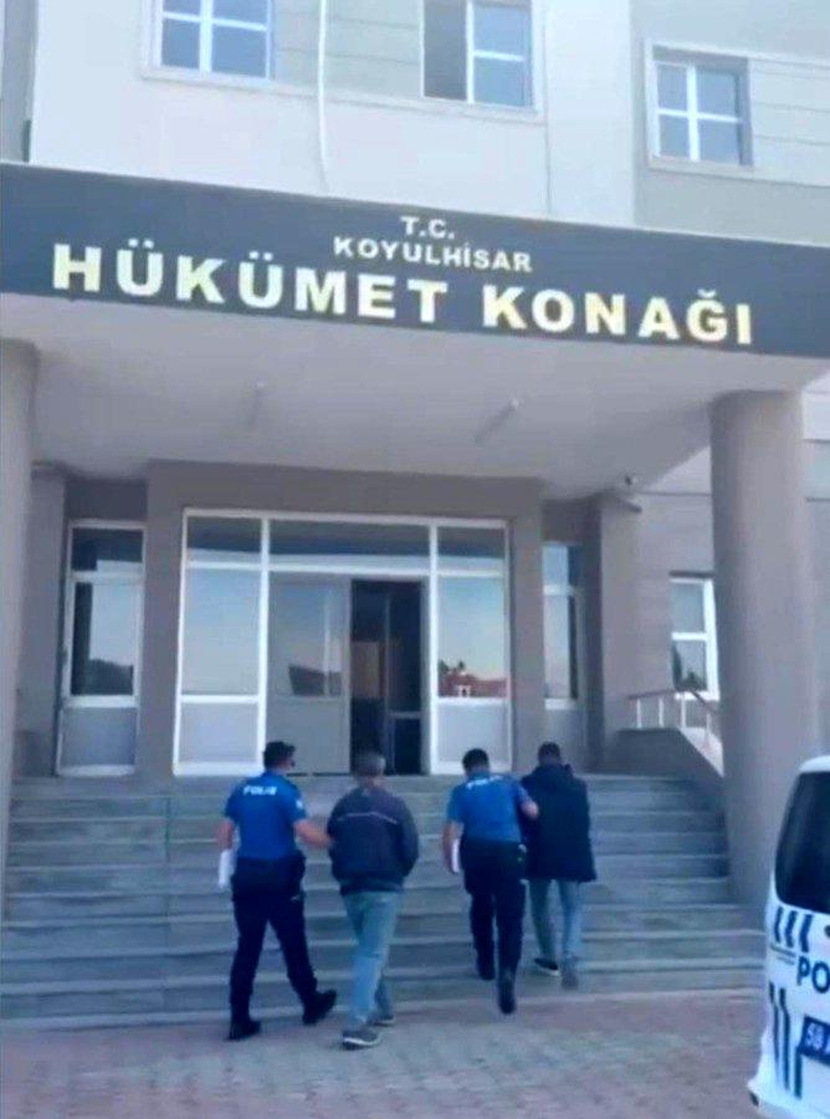 Sivas\'ta 27 Göçmen Kaçakçılığı Operasyonu