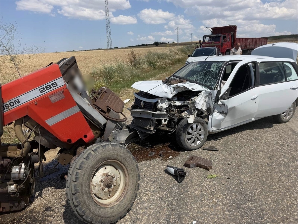 Uzunköprü\'de Trafik Kazası: 2 Yaralı