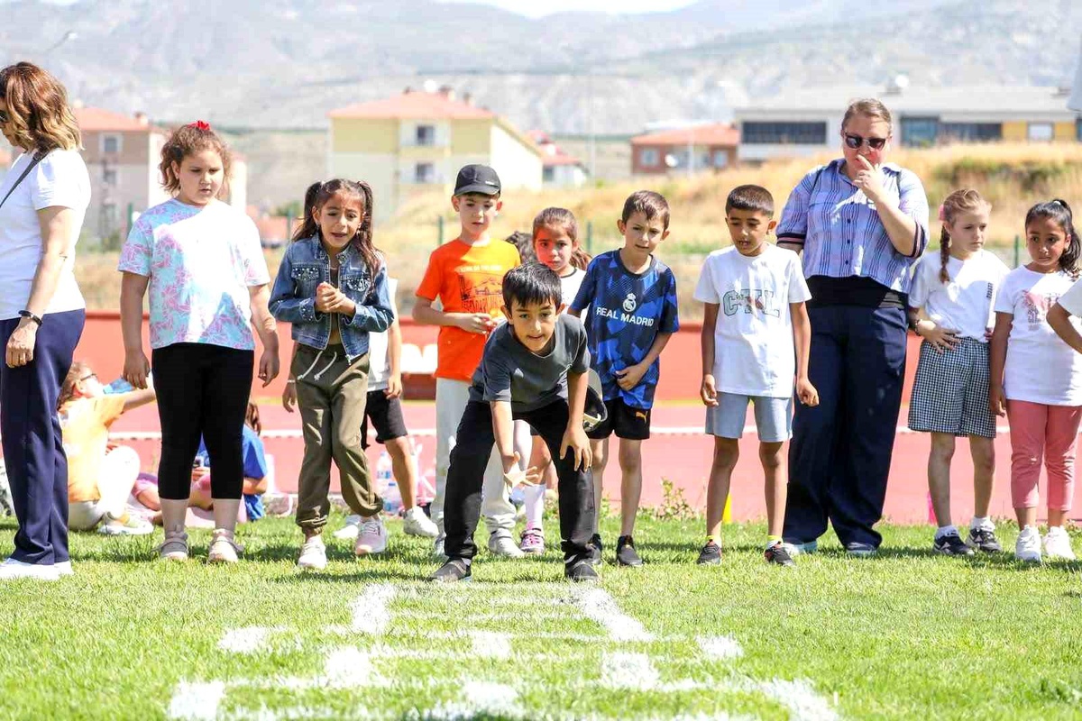 Erzincan\'da Geleneksel Çocuk Oyunları Şenliği