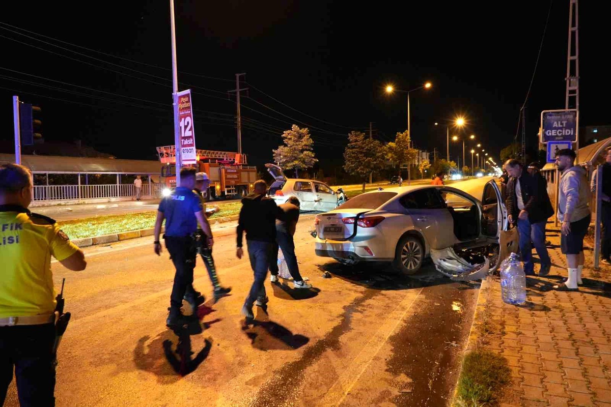 Erzincan\'da Trafik Kazası: 5 Yaralı