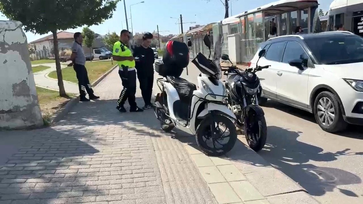 Eskişehir\'de Motosiklet Kazası Şans Eseri Yaralansız Atlatıldı