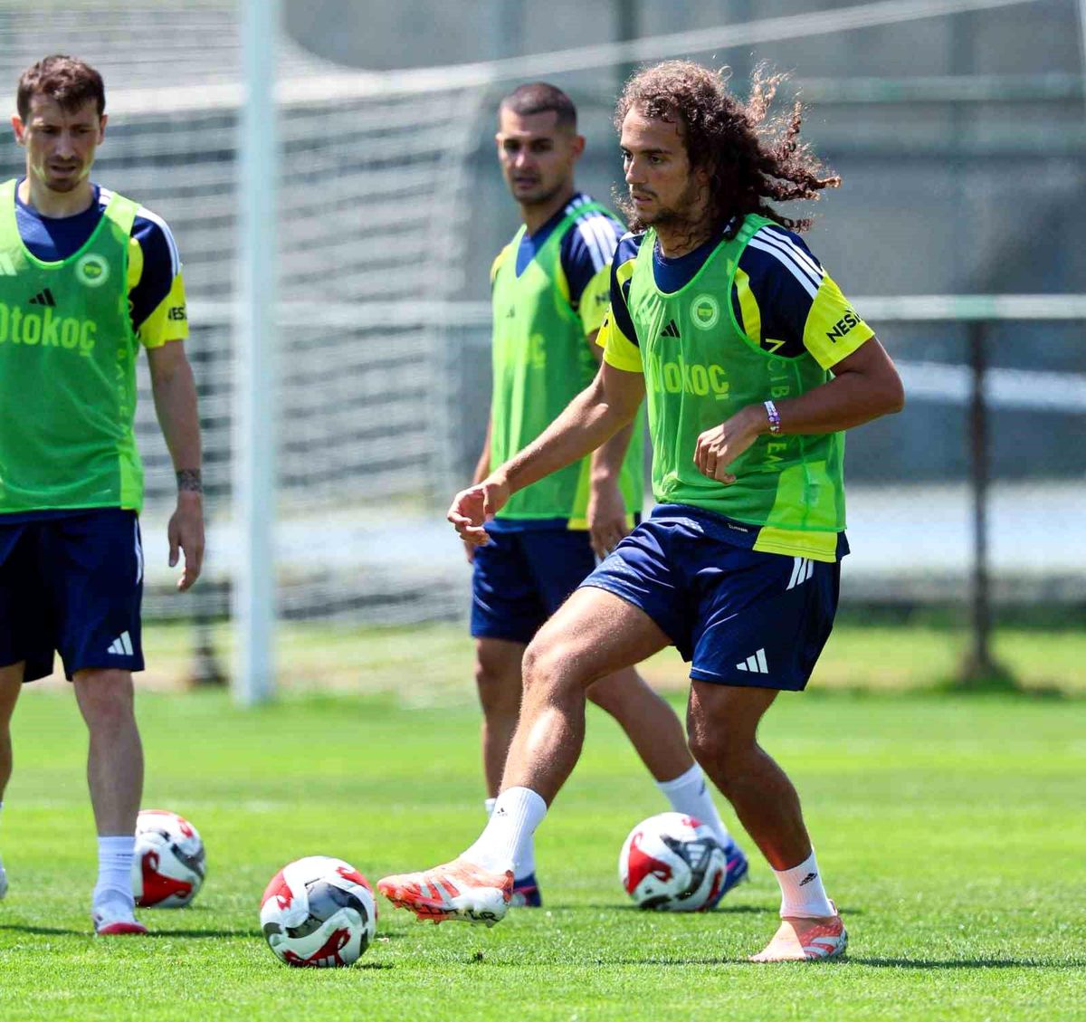 Fenerbahçe Yeni Sezon Hazırlıklarını Sürdürüyor