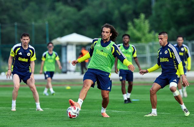 Fenerbahçe, Antrenmanlara Devam Ediyor