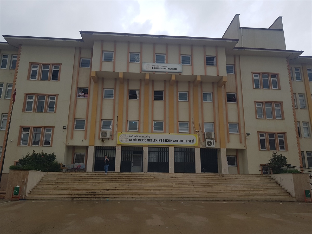 Gaziantep\'te Okulun Elektriği Güneşten