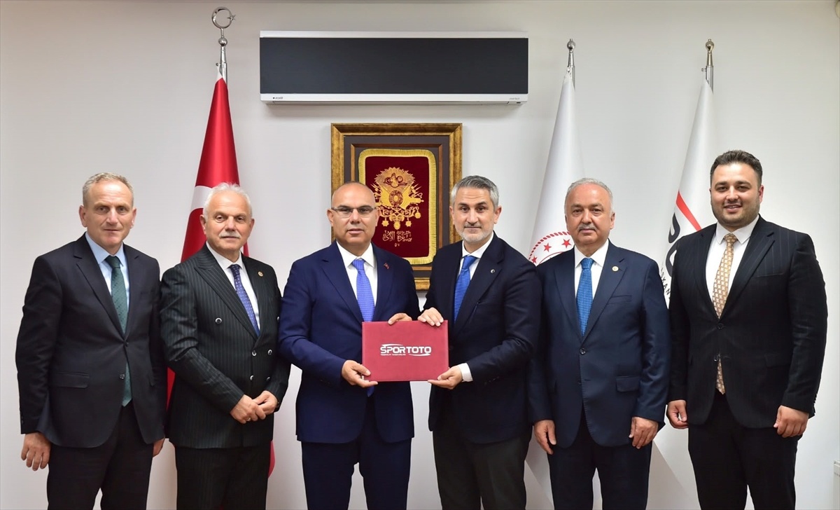 Giresun\'a gençlik merkezi ve yüzme havuzu