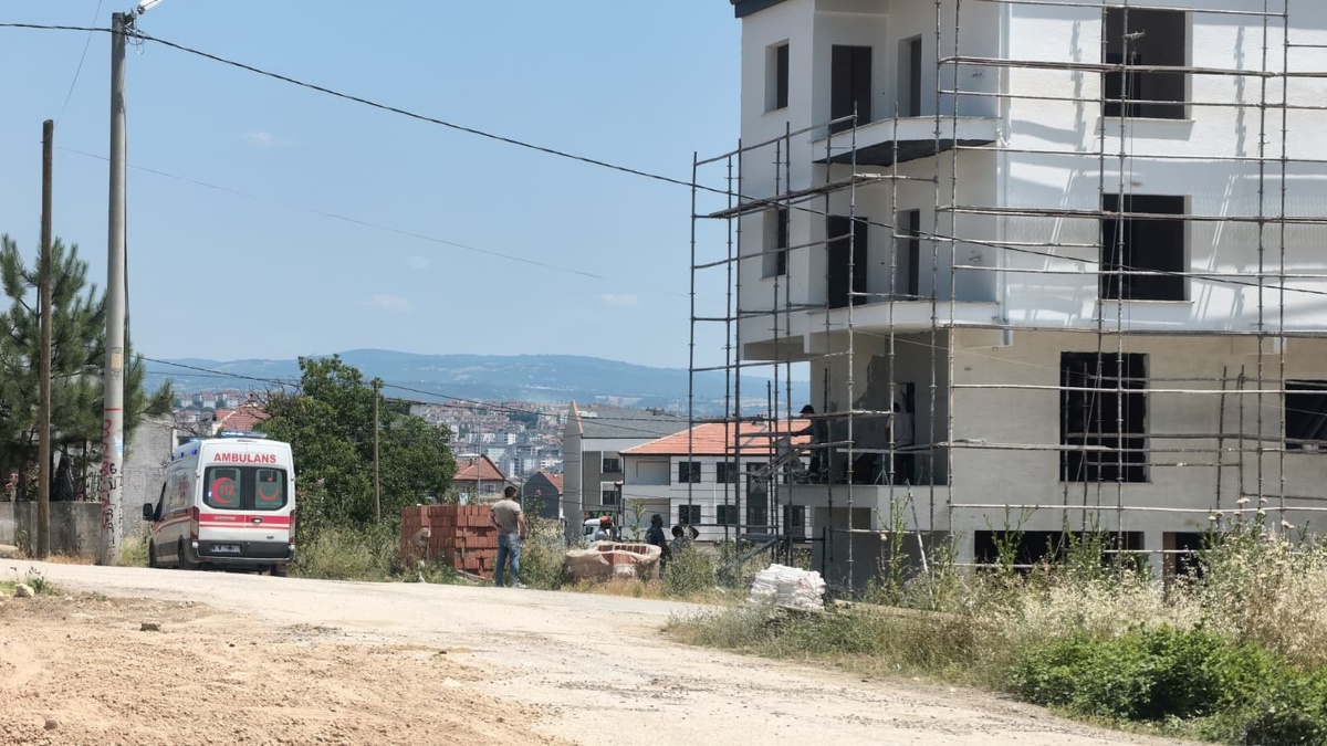 İnegöl\'de İnşaat İşçisi Düşerek Yaralandı