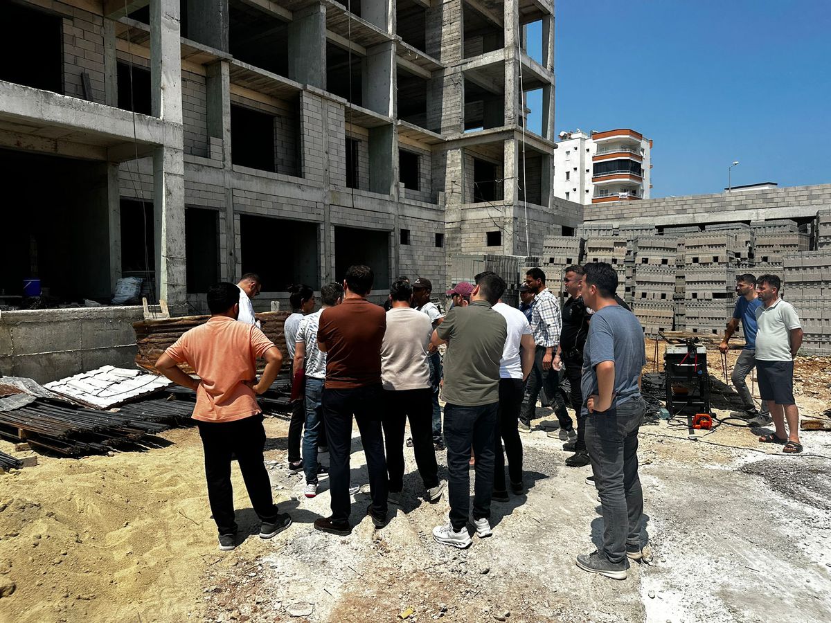 Erdemli\'de İnşaatta İşçi Düşerek Hayatını Kaybetti