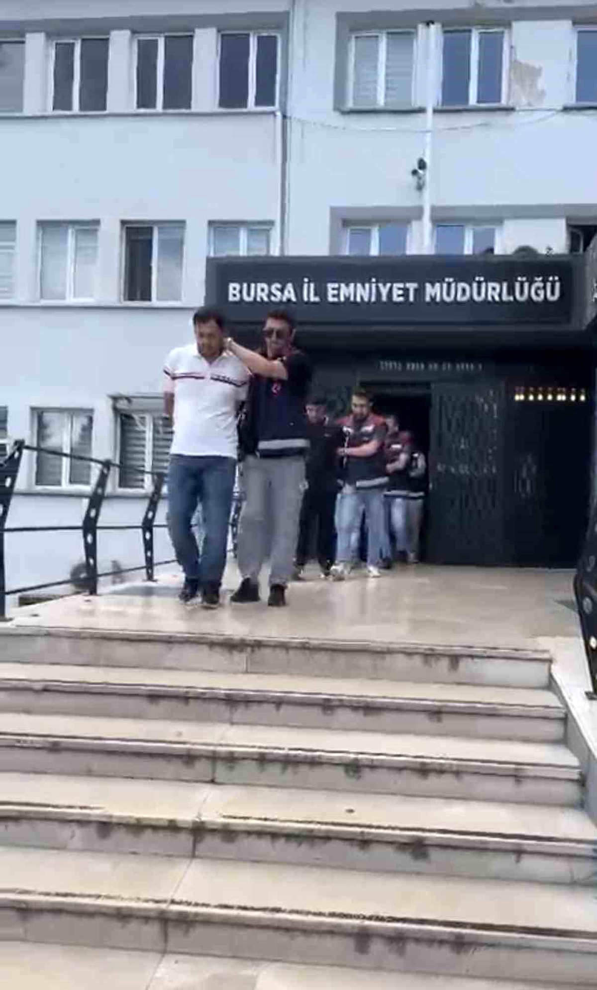 Bursa\'da Dolandırıcılık Şebekesi Çökertildi
