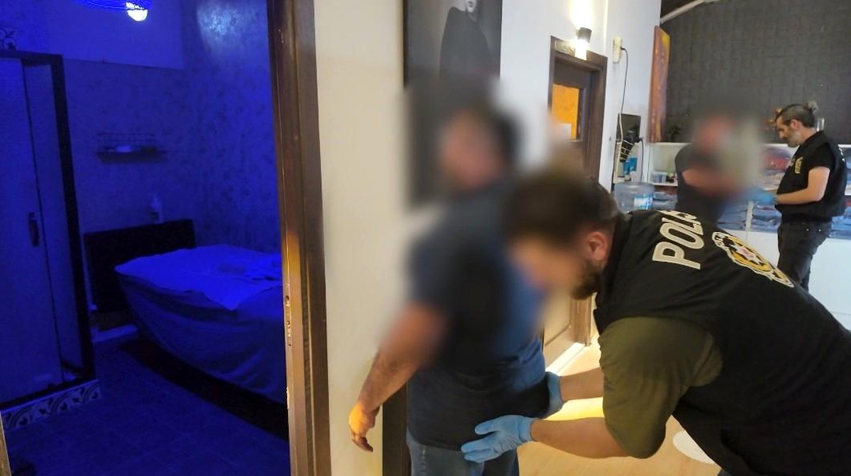 Isparta\'da Masaj Salonlarına Fuhuş Operasyonu