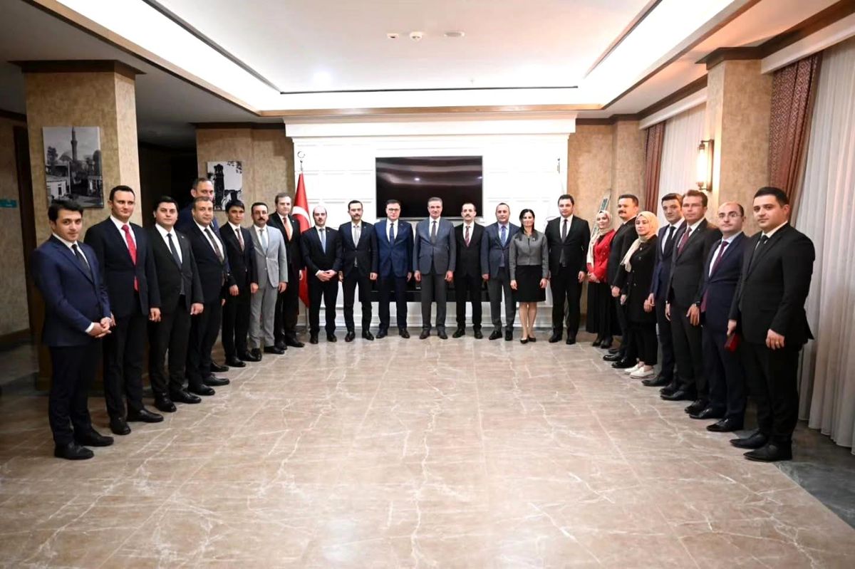 Vali Baruş, görev yerleri değişen idarecilerle buluştu