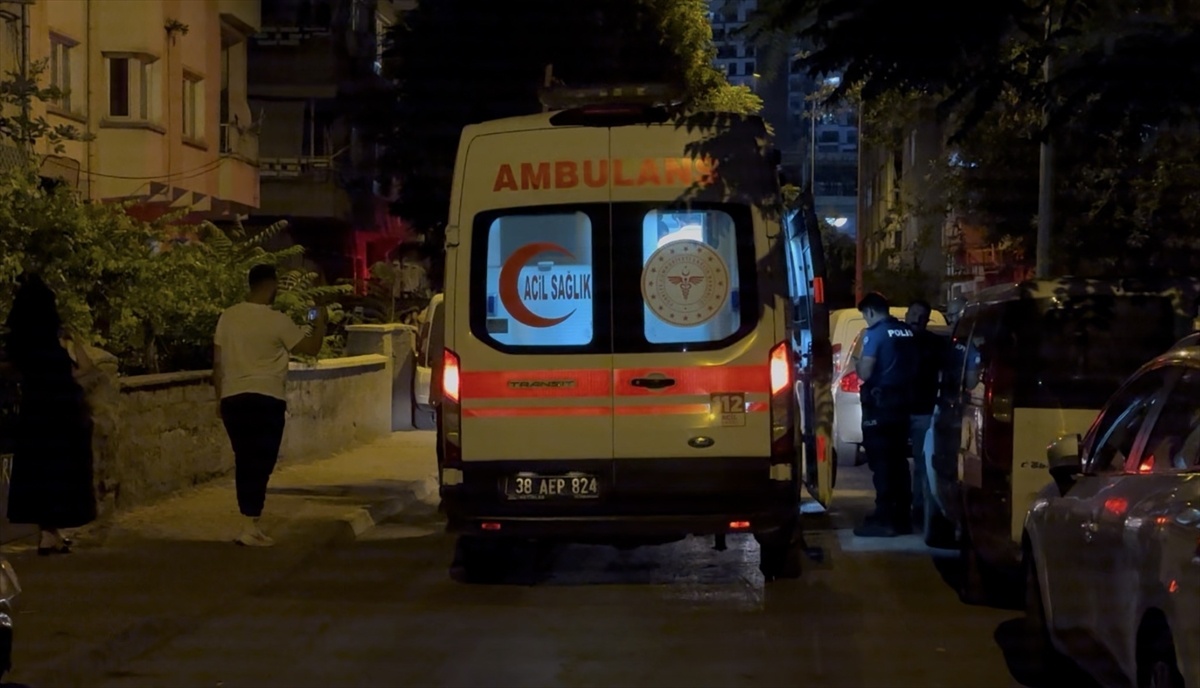Kayseri\'de Ev Yangını: 4 Kişi Dumandan Etkilendi