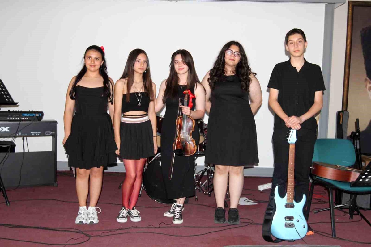 Menteşe Anadolu Lisesi\'nden Müzik Şöleni