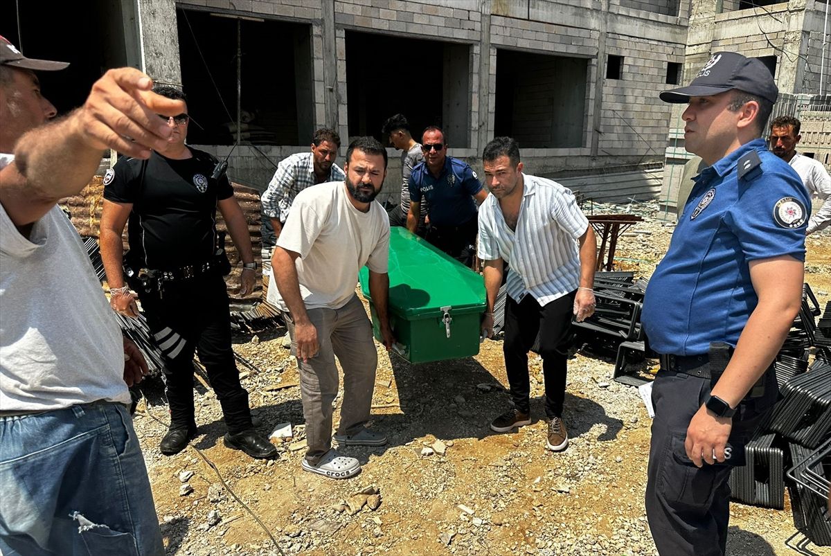 Erdemli\'de İnşaatta İşçi Düşerek Hayatını Kaybetti