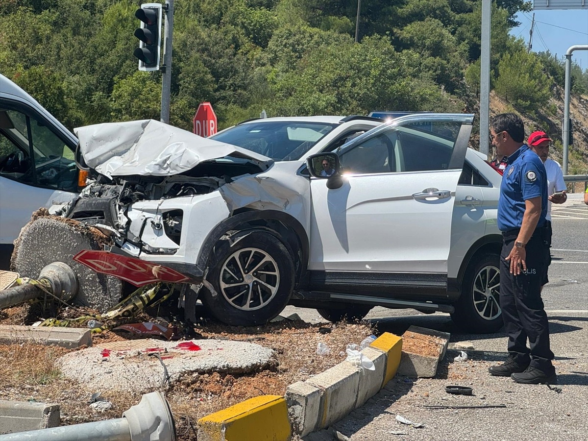 Ula’da Trafik Kazası: 4 Yaralı