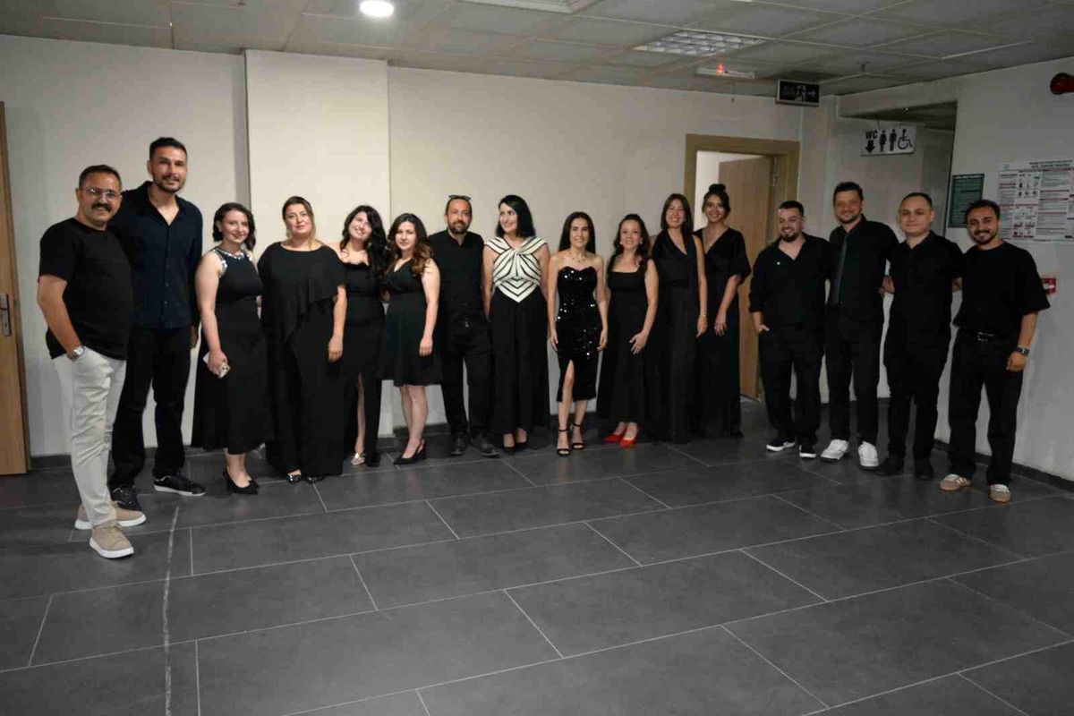 Alaşehir\'de öğretmenlerden unutulmaz konser