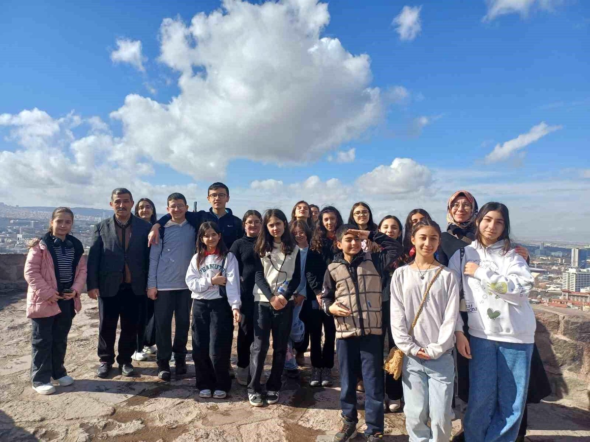 Öğrencilerden 2,5 yıllık yazarlık atölyesi başarısı