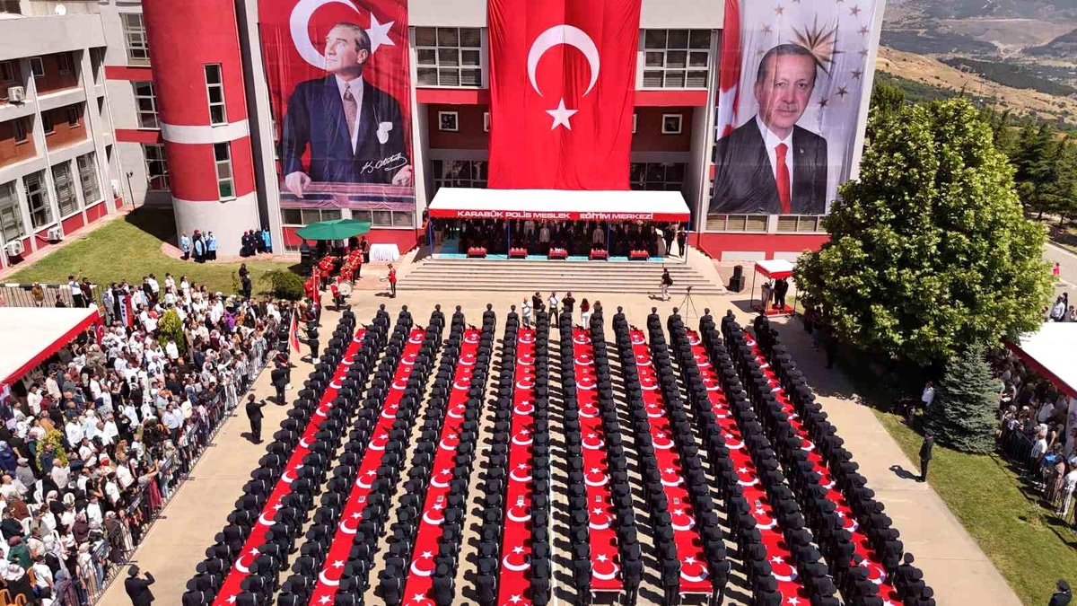 Karabük\'te 408 Polis Adayı Mezun Oldu