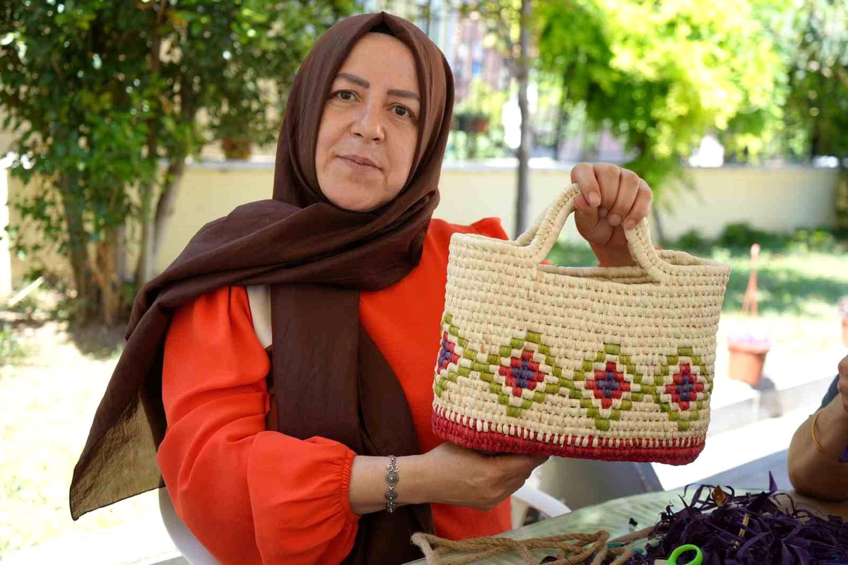 Mısır Yapraklarından Sanat Eserleri