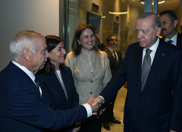 Rozetlerini Erdoğan taktı: Üç belediye başkanı daha AK Parti'ye katıldı