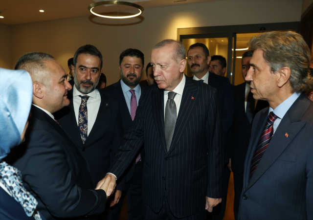 Rozetlerini Erdoğan taktı: Üç belediye başkanı daha AK Parti'ye katıldı