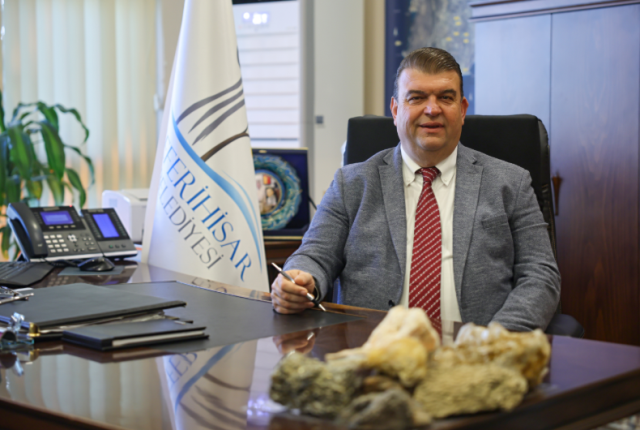 Seferihisar ve Balçova belediyelerine operasyon! Başkanlar gözaltına alındı