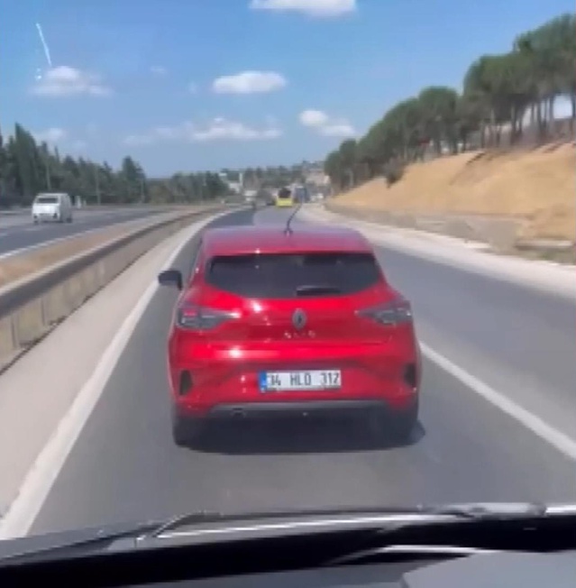 Ambulansa Yol Vermeyen Sürücü Kamerada