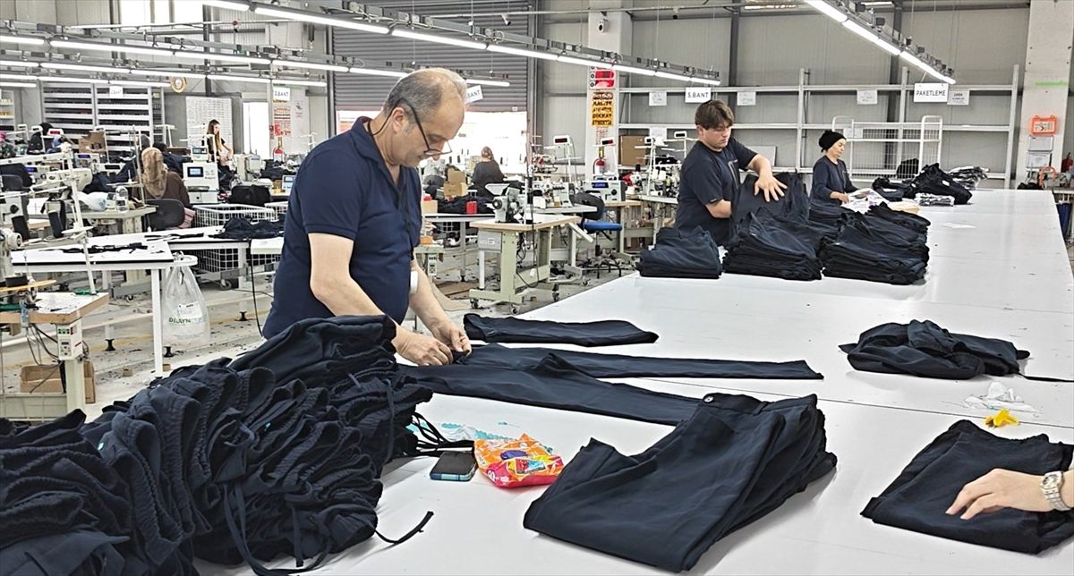 Saraydüzü\'nde Tekstil Fabrikası Faaliyete Geçti