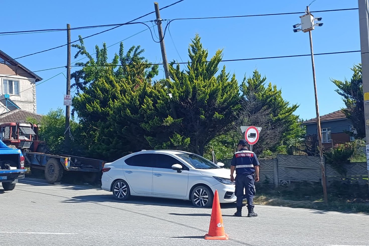 Tekirdağ\'da otomobilde başından vurulmuş halde bulunan genç kurtarılamadı
