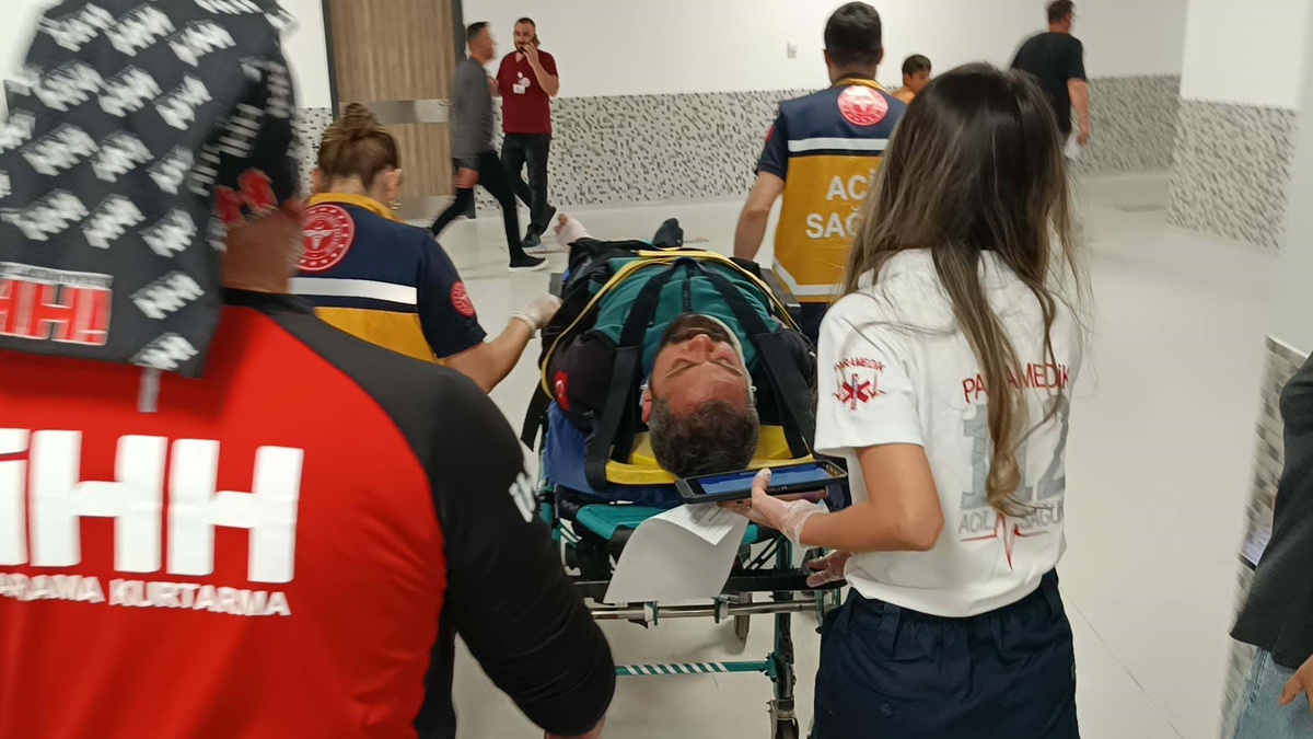 Suriye\'li dağcı helikopterle kurtarıldı