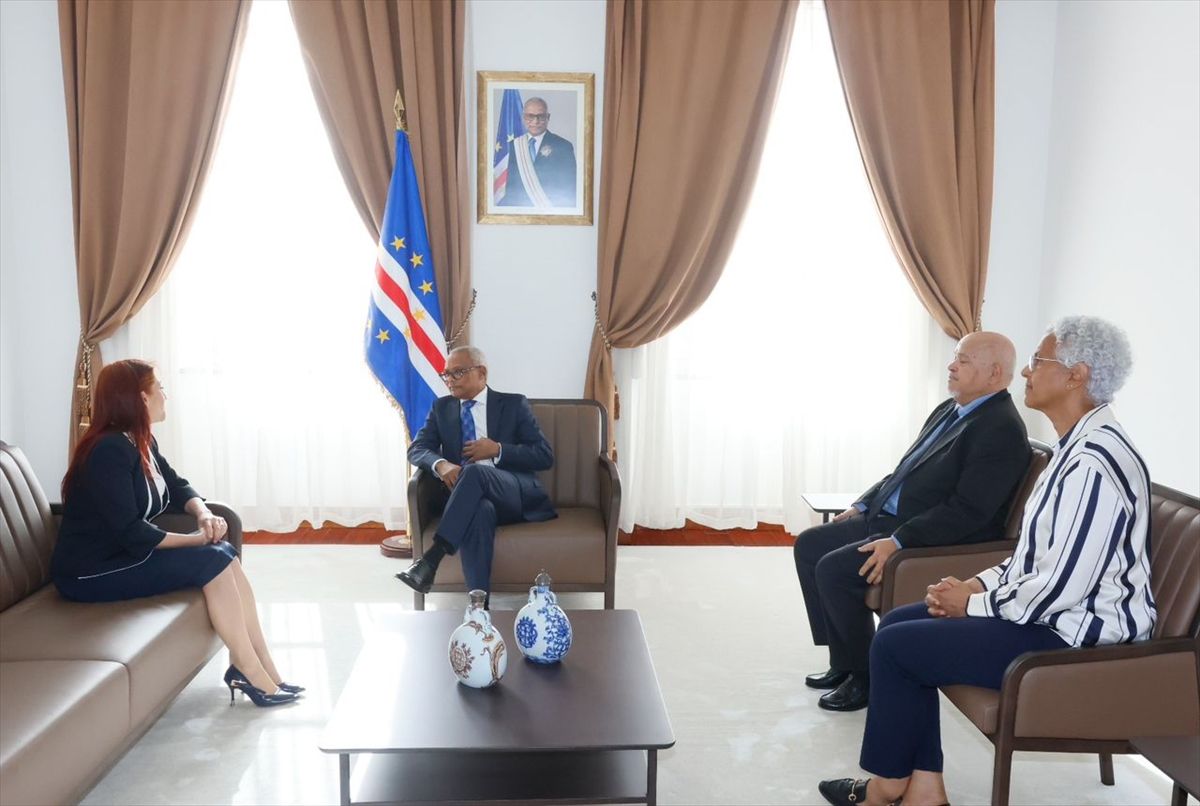 Karaoğlu, Cabo Verde Cumhurbaşkanı\'na Güven Mektubu Sundular