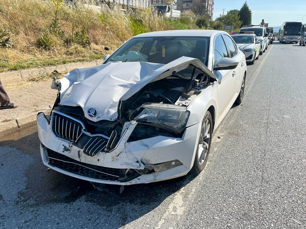 Uşak\'ta Trafik Kazası: 4 Yaralı