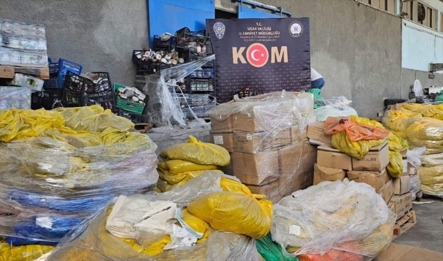 Uşak’ta son kullanma tarihi geçmiş 29 ton çikolata ele geçirildi