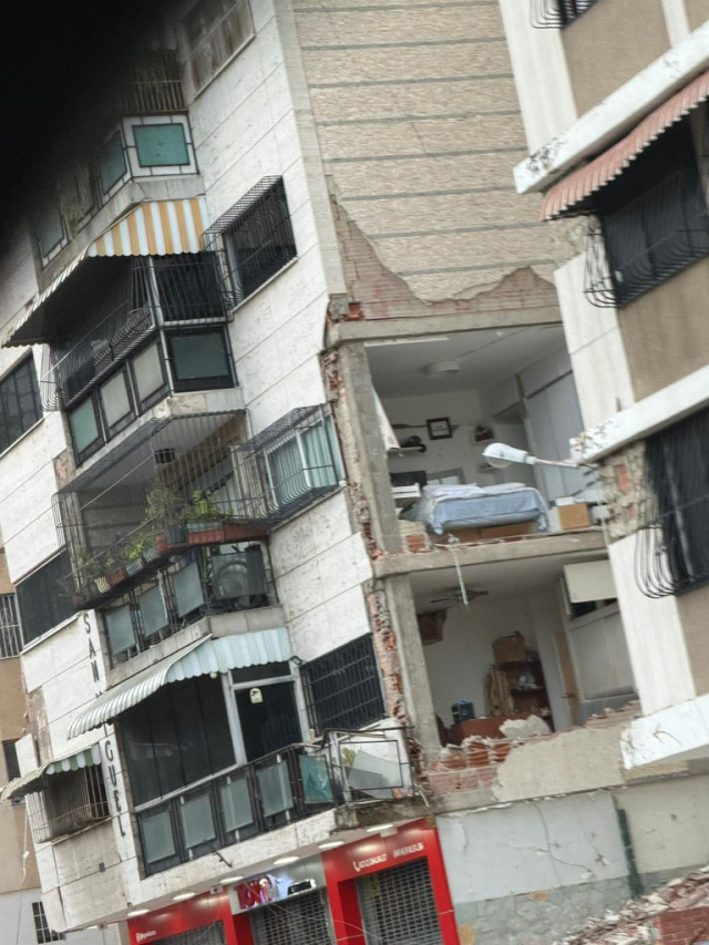 Venezuela'da 39 saniye arayla iki büyük deprem! Binalar çöktü, uçuşlar durduruldu