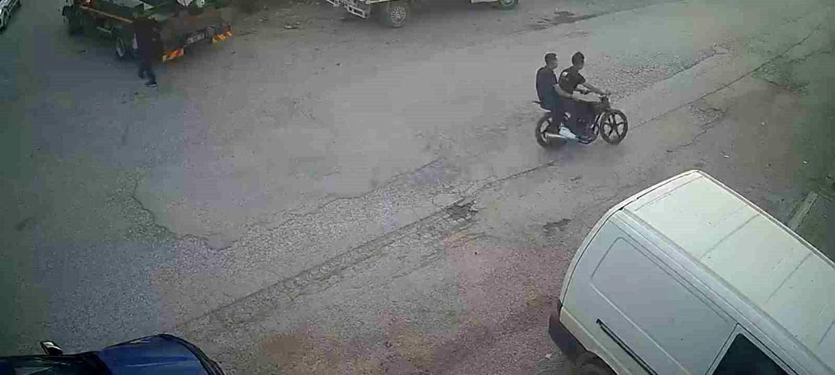 Polisten Kaçan Motosiklet Kaza Yaptı: 16 Yaşında Sürücü Yaralı