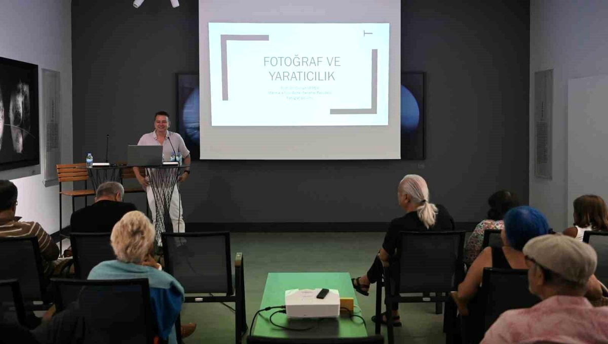 Ada Modern\'de fotoğraf sanatı farklı yönleriyle mercek altına alındı