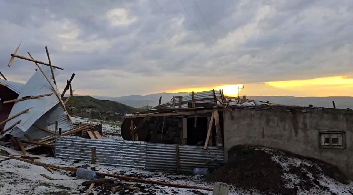 Diyadin\'de Dolu ve Rüzgar Hasara Yol Açtı