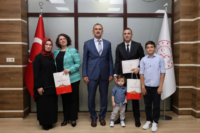 Ağrı'da görev yerleri değişen mülki idare amirlerine veda yemeği