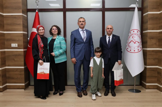 Ağrı'da görev yerleri değişen mülki idare amirlerine veda yemeği